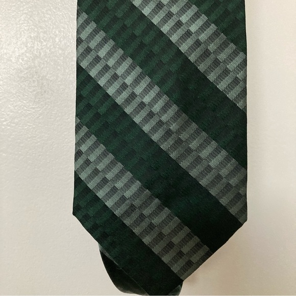 CROFT & BARROW mens tie green and gray - Picture 5 of 5